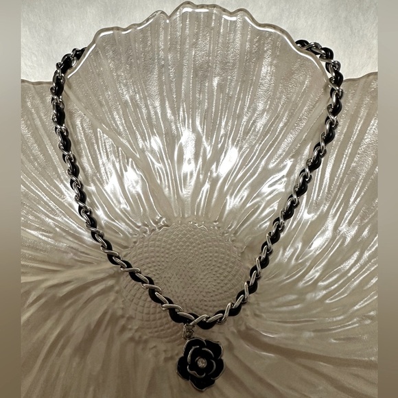Black Camellia Flower Women's Necklace Choker - Picture 9 of 11